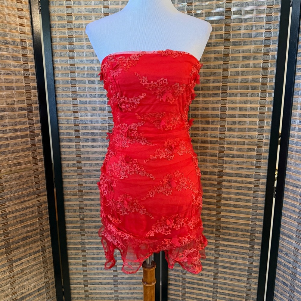 Lulus "Exquisite Sensation" Red Floral Embroidered Strapless Mini Dress Large